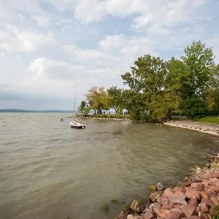 Loulou - Balatonboglar